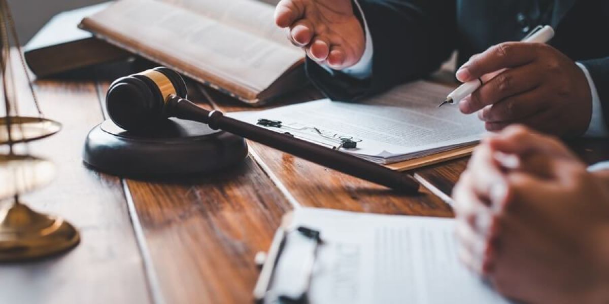 Despido sin causa: defensa ante el juzgado